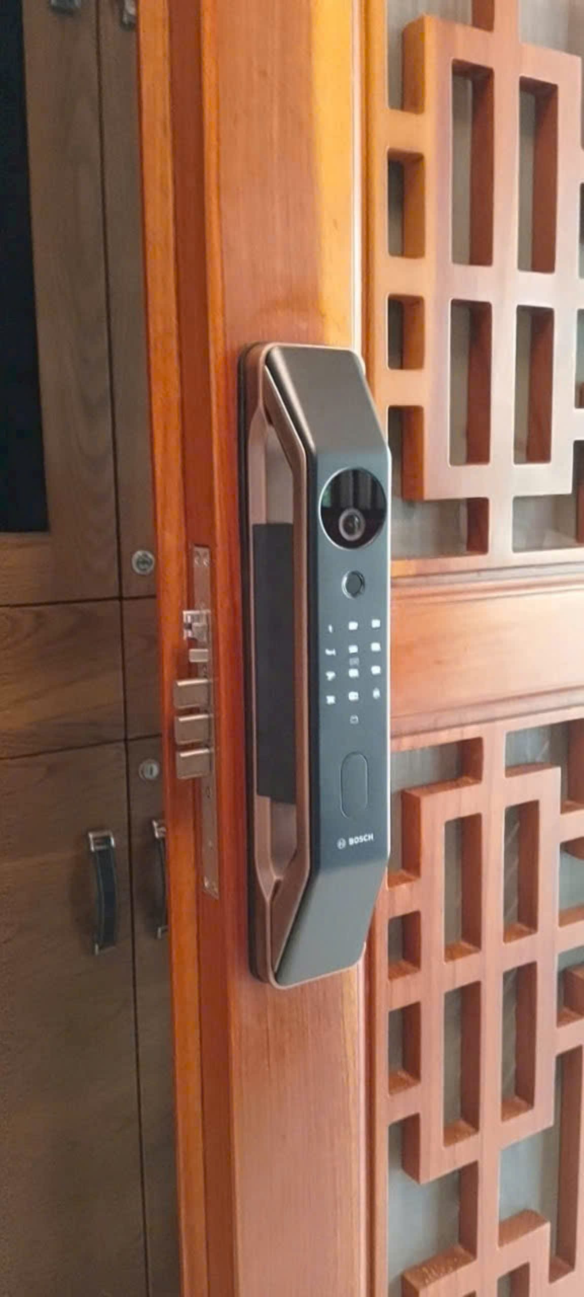 Khóa vân tay Bosch FU6 Plus Công nghệ Đức an toàn tuyệt đối