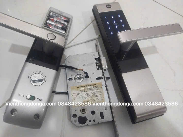 Sửa khoá vân tay Yale giá tốt
